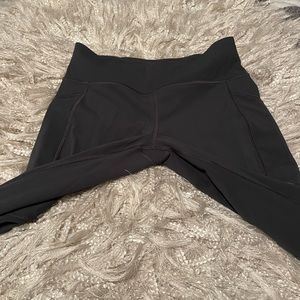 Lululemon wunder under scalloped crop design, see thru panels size 8